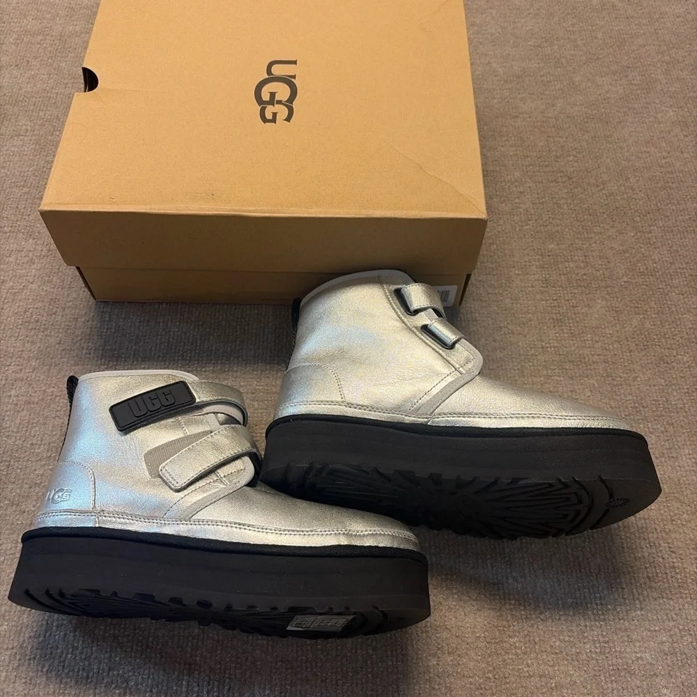 UGG Neumel Platform Leather Boots Silver Metallic – Women’s 6